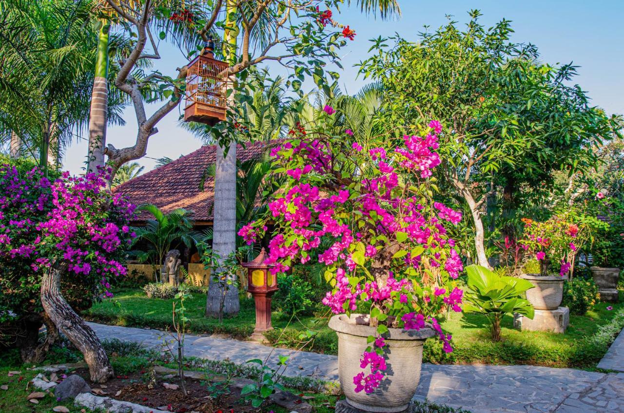 ホテル Stanley Lombok マタラム エクステリア 写真